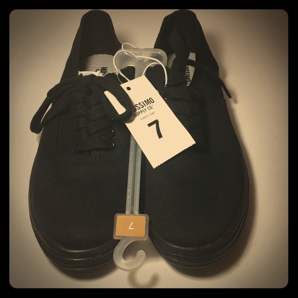 Mossimo Supply Co. Shoes - Mossimo Supply Co. Women’s Lunea Sneakers Size 7